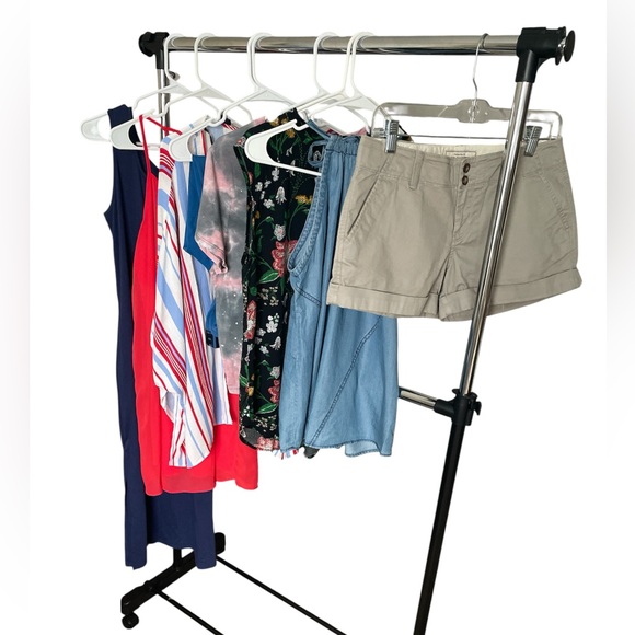 Lot of 8 Pieces Women’s Clothing Mixed Bundle Wholesale Size Medium - Picture 1 of 9
